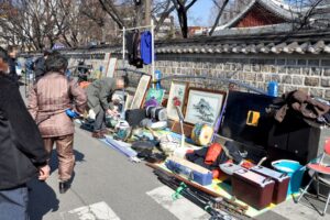 Dongmyo Flea Market Korea – Discover Seoul’s Ultimate Vintage & Thrift Paradise