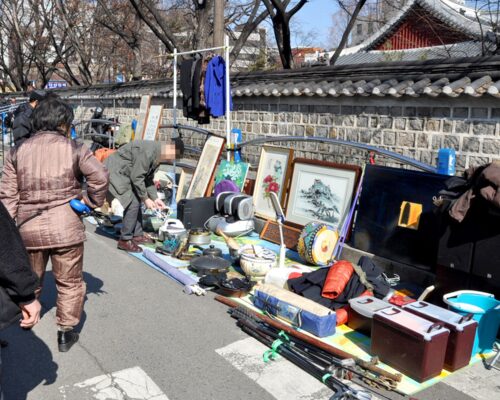 Dongmyo Flea Market Korea – Discover Seoul’s Ultimate Vintage & Thrift Paradise