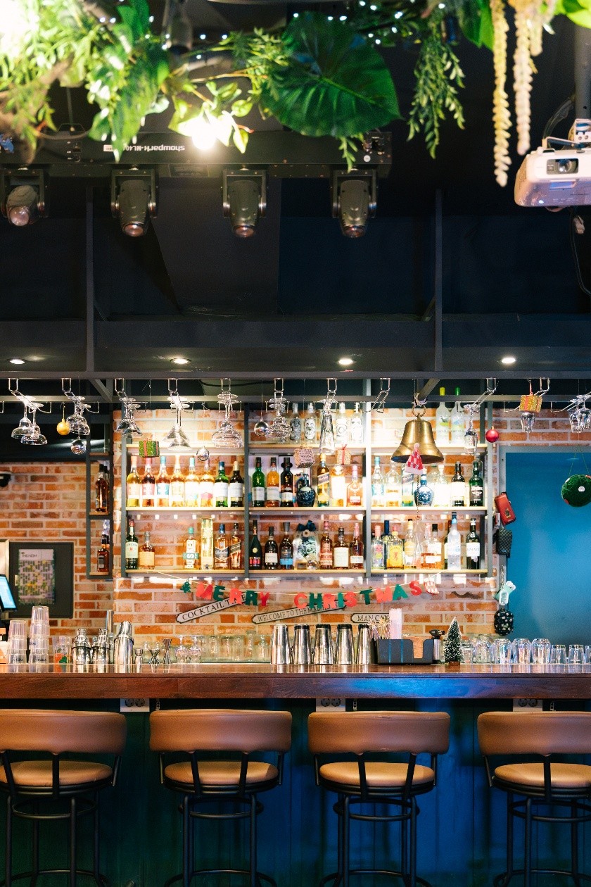 the nom bar